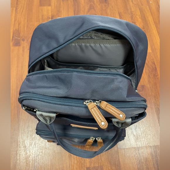 Ruvalino diaper bag. Lightly used. Navy blue with changing pad - Picture 13 of 13